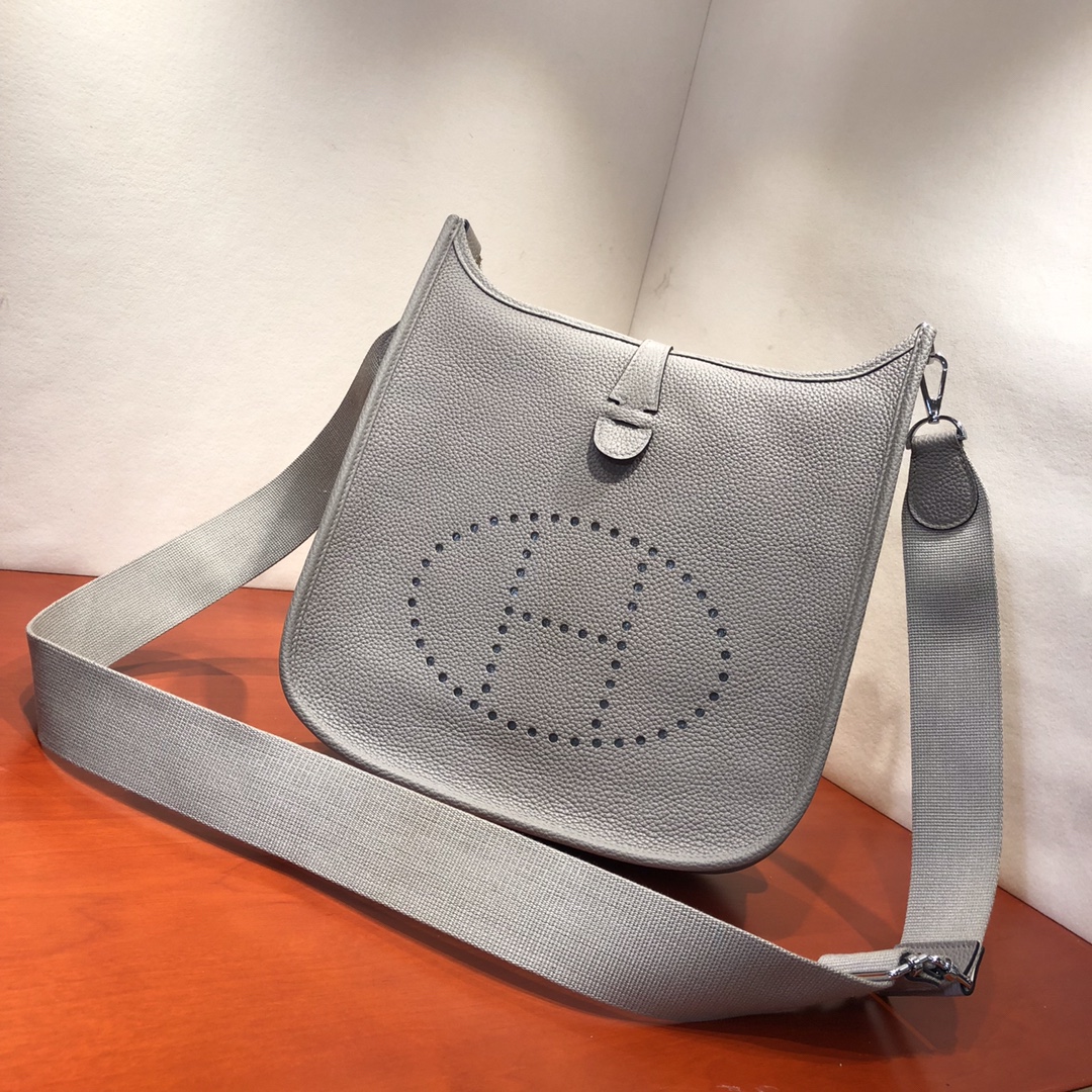 Hermes Evelyne III 29 PM Shoulder Bag In Gris Agate Clemence Leather